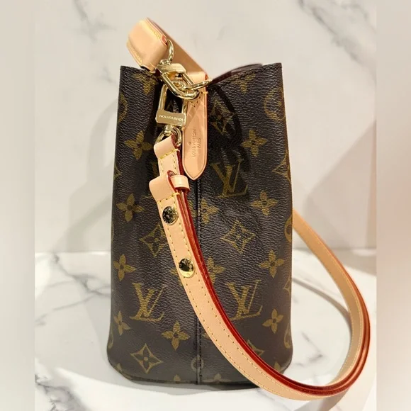 Louis Vuitton Neonoe BB - Picture 4 of 16